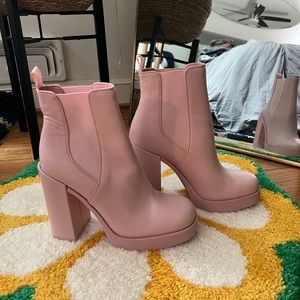 Steve Madden Triple Bootie in Pink. Size 9